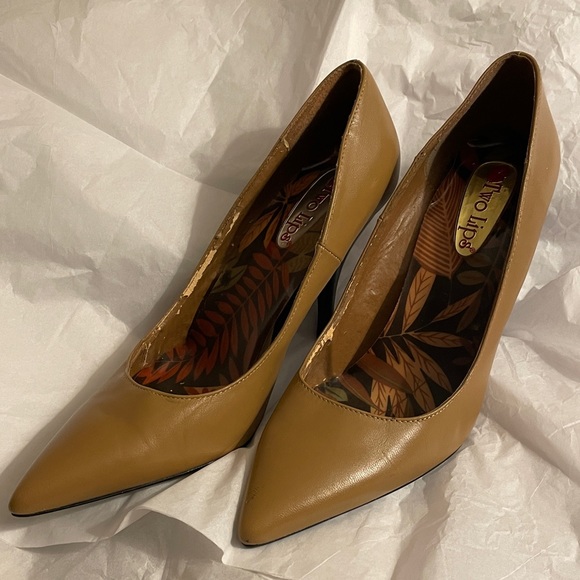 👠Two Lips ‘Marilyn’ Tan Stiletto Pumps, Size 8.5 - Picture 2 of 9
